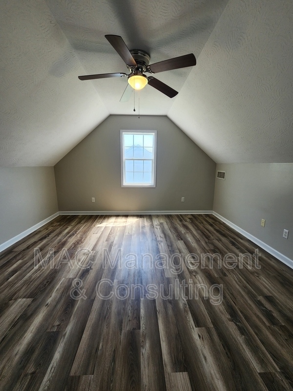 Building Photo - 1748 Bouton Dr