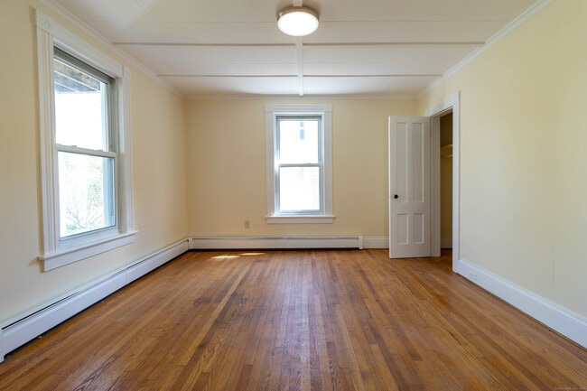 Building Photo - 62 Lincoln Ave