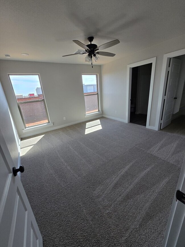 Building Photo - 528 Boxelder Dr