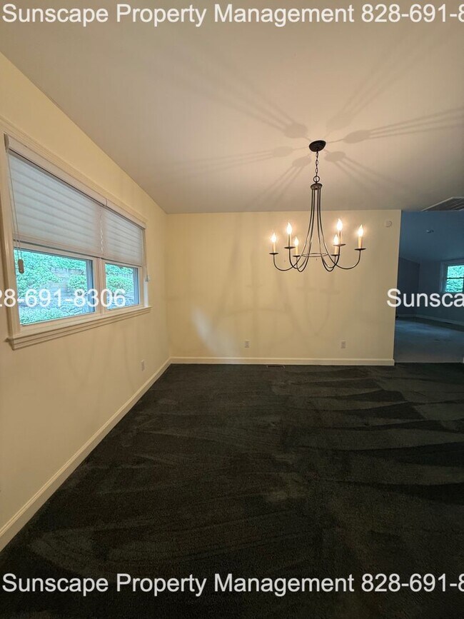 Building Photo - Spacious home in Fairview NC