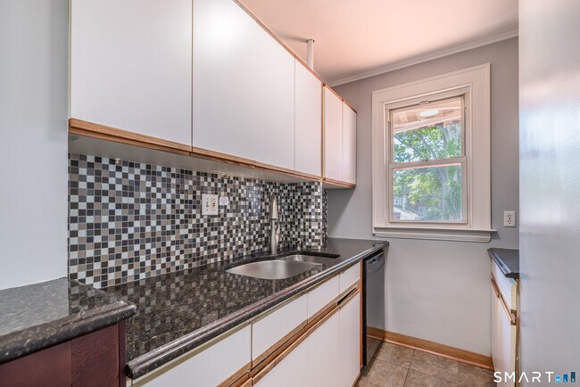 Building Photo - 430 Blohm St