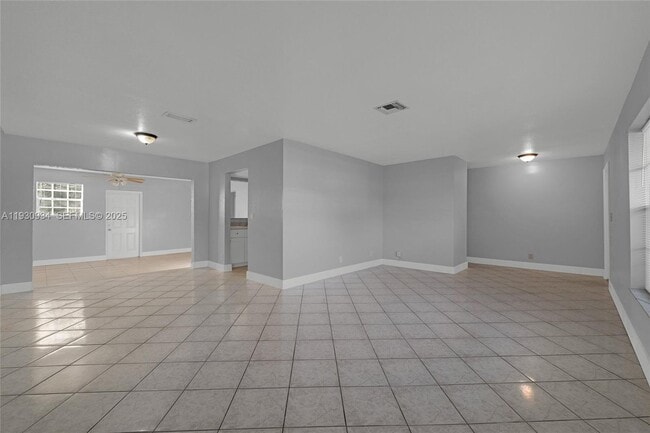 Building Photo - 2641 NW 44th Ave