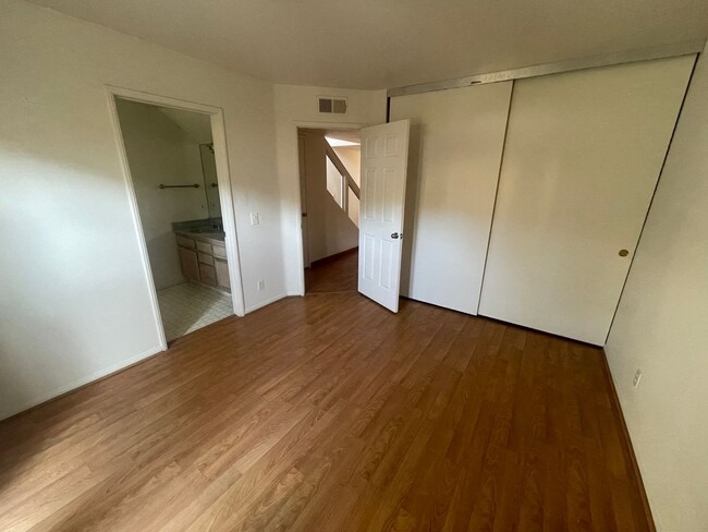 Building Photo - Point Loma 3 Bedroom 2 1/2 Bath Loft Style Townhome