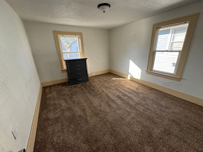 Building Photo - Charming 3-Bedroom, 1-Bathroom Home – $1,200/Month