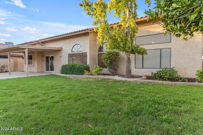Building Photo - 387 W Larona Ln