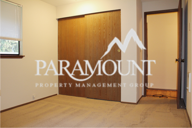 Building Photo - Remodeled 2 bed/1.5 bath duplex in Gig Harbor!