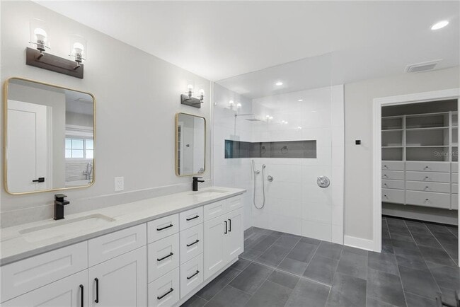 Building Photo - 845 Snell Isle Blvd NE