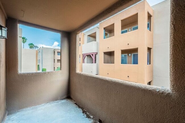 Building Photo - Bright 3-Bedroom Condo with Community Perks in Central Tucson