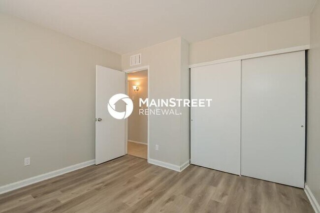 Building Photo - 3 Bedroom Pet-Friendly Home in TUCSON, AZ with Main Street Renewal