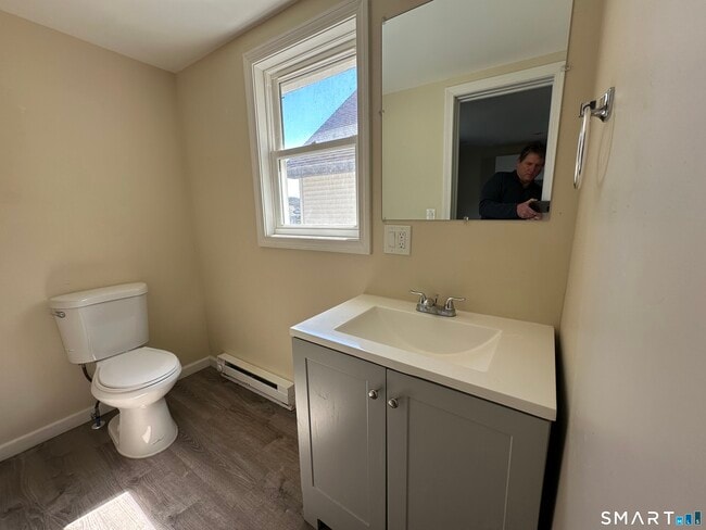 Building Photo - 567 Howe Ave