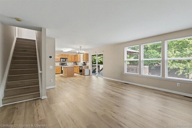 Building Photo - 7055 Oakridge Dr