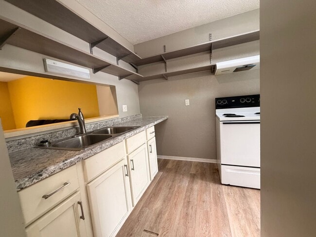 Building Photo - Great 3 bed 2.5 Bath on South Side of Bloomington!