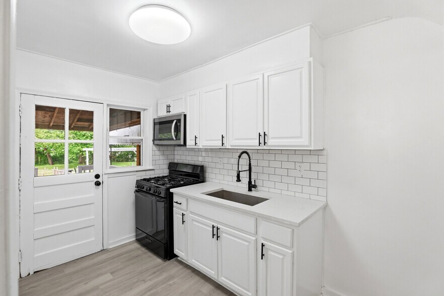Building Photo - 318 Grovethorn Rd