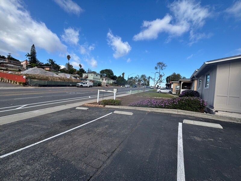 Building Photo - 626 Civic Center Dr