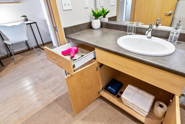 Building Photo - 2710 17th Ave S