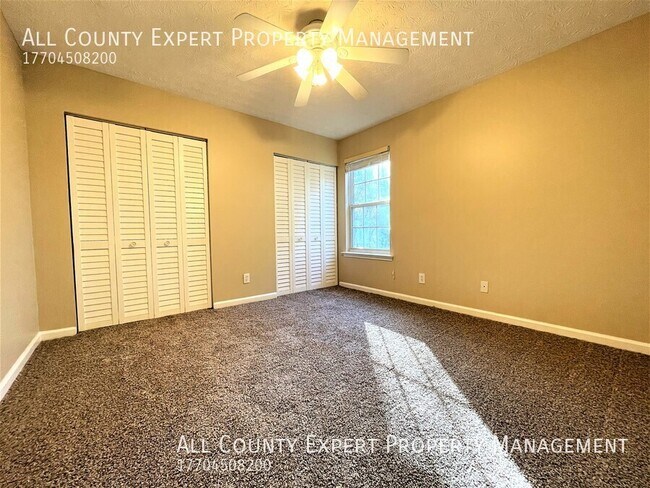 Building Photo - 520 Lazy River Ln