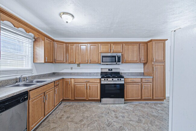 Building Photo - 480 Richneck Rd