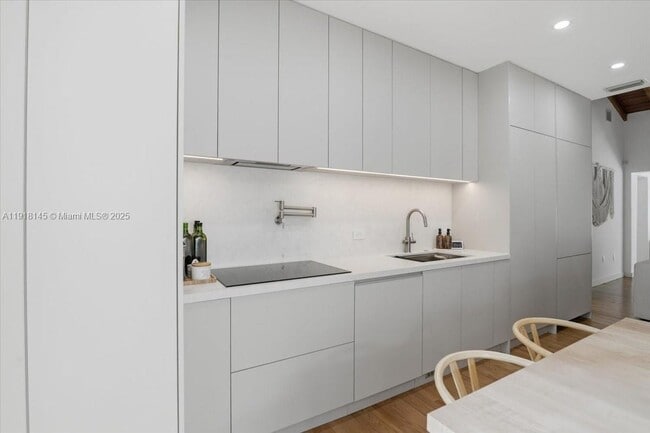 Building Photo - 753 NE 82nd Terrace