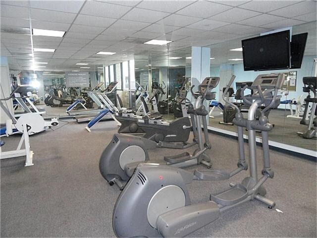 Building Photo - 2016 Main St