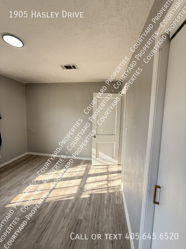 Building Photo - 1905 Hasley Dr