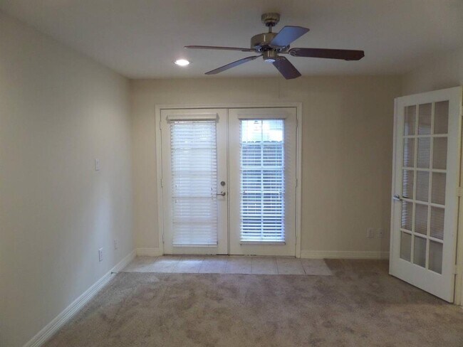 Building Photo - 3710 Sherwood Ln