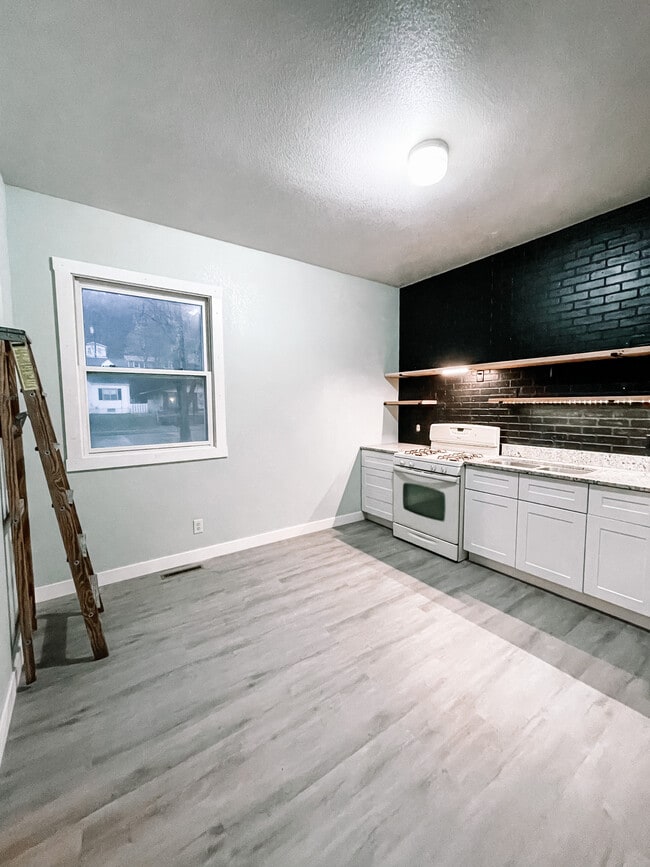 Building Photo - Whittier Apartments