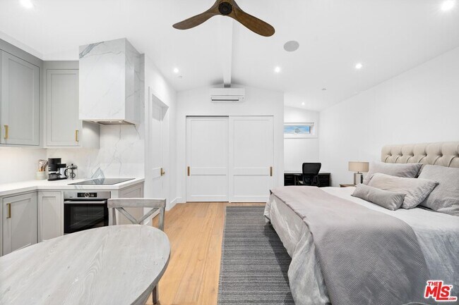 Building Photo - 839 Harvard St