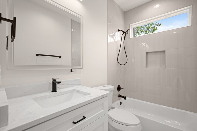Building Photo - 5305 Ledesma Rd