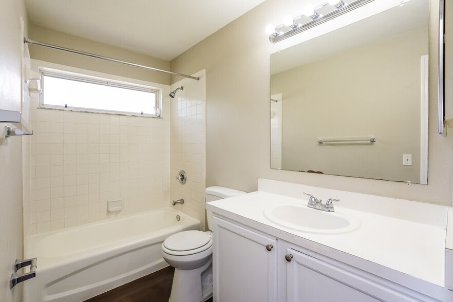 Building Photo - 13123 Fennway Ridge Dr