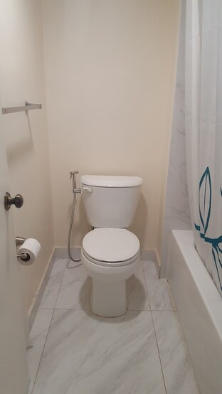 Master Bath - 16491 Blatt Blvd