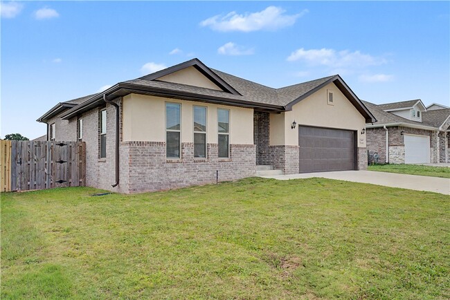 Building Photo - 2040 Periwinkle Pl