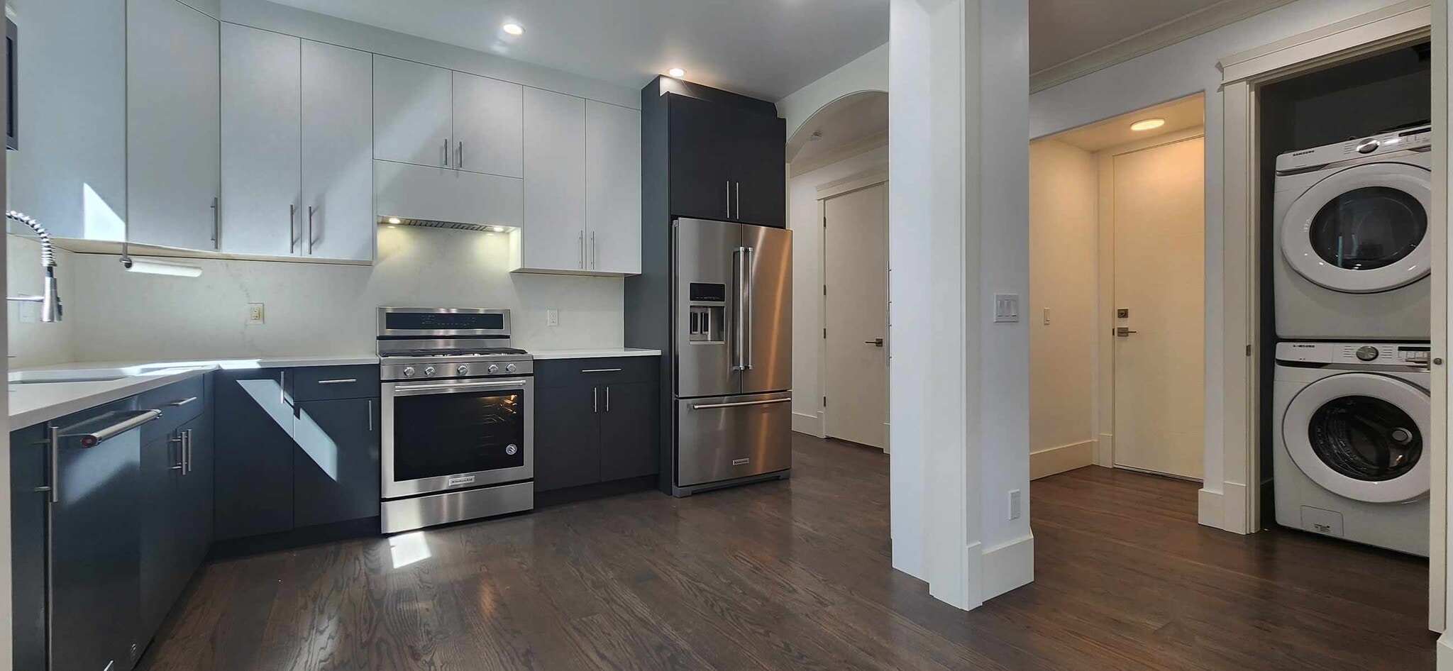 Building Photo - 1129 N 33rd Plz