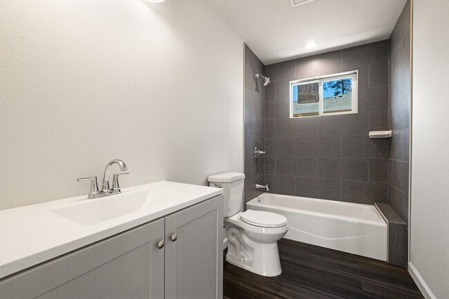 Building Photo - Paradise-Newer construction, 2 bed 2 bath +Bonus room, Garage, fenced yard, RV parking