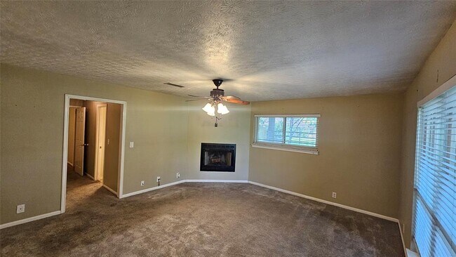 Building Photo - 22218 Russell Dr