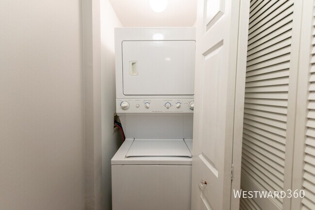 Building Photo - 1924 N Honore St