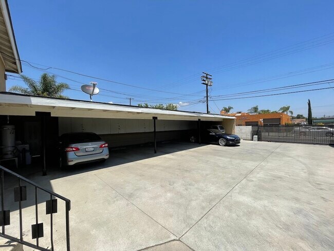 Building Photo - 316 N San Gabriel Ave