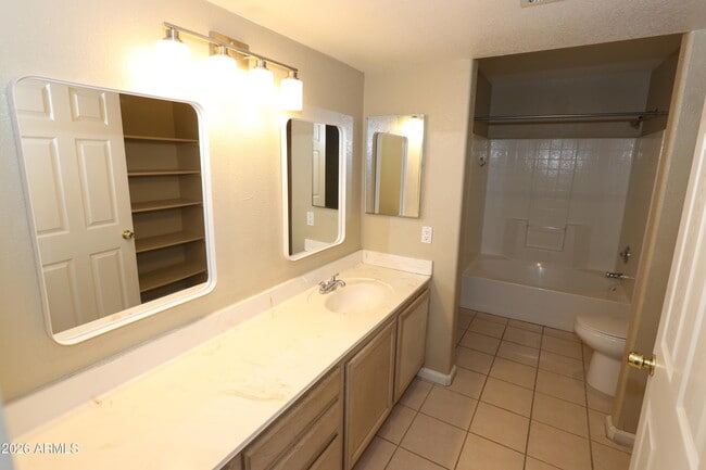 Building Photo - 1099 W Flint St