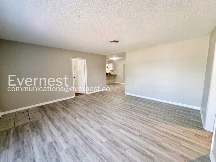 Building Photo - 2112 Wolf Rd