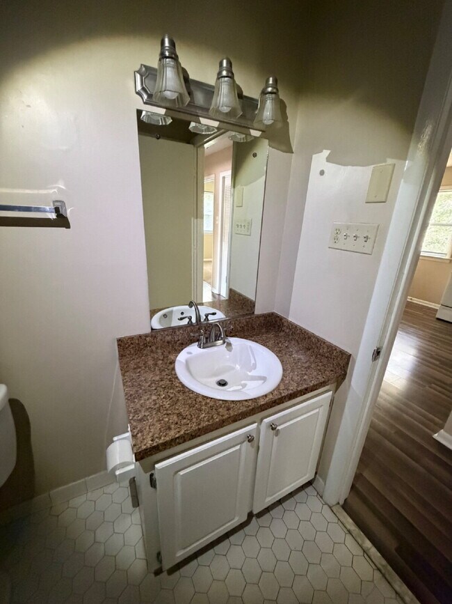 Building Photo - Immaculate 2 BR | 1 BA Apartment in Goldsboro *Water/Trash/Lawn Care Included!* Scott Hills Apts