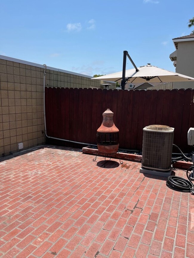 Building Photo - Welcome to the Rossmoor Town Houses, Rossm...