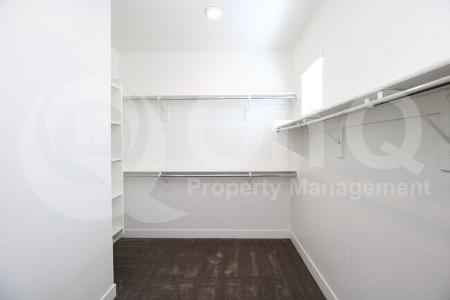 Building Photo - 1521 E Shannon St