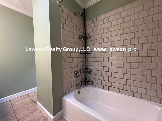 Building Photo - Charming Grandin Court House with Detached Garage and In Law Suite