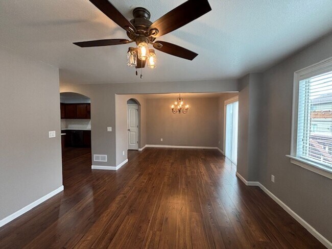 Building Photo - 4 Bedroom 3.5 Bath Townhome in Saddle Ridge!!!