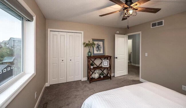 Bed3 - 14185 Adelaide Ave