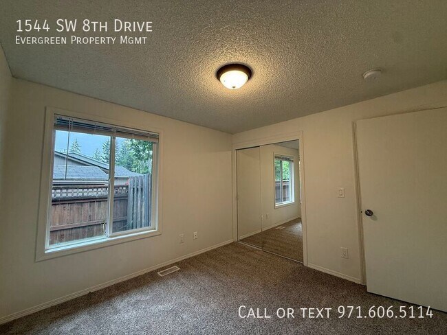 Building Photo - 1544 SW 8th Dr
