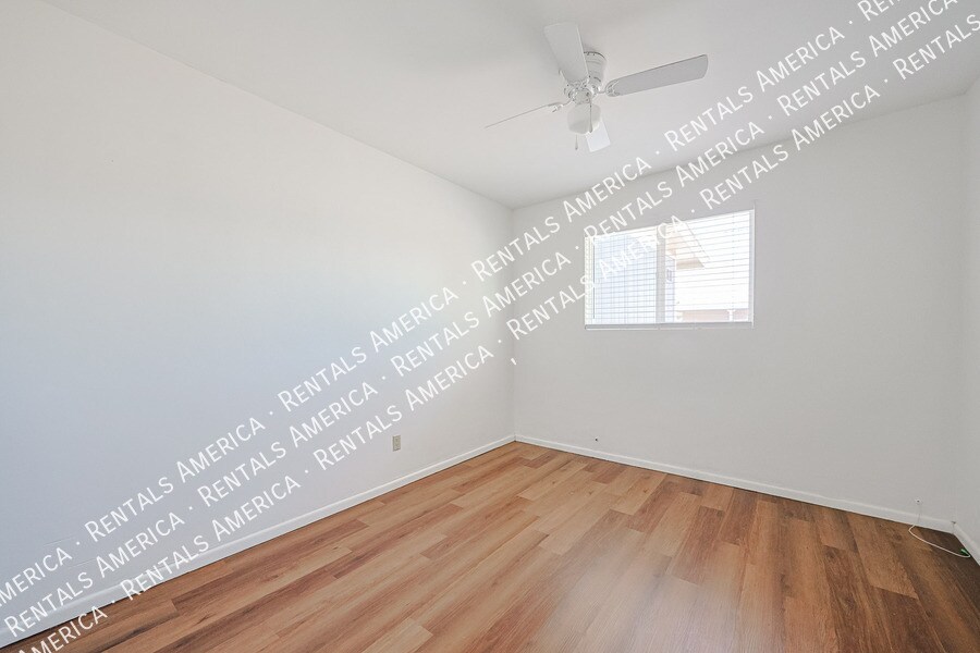 Building Photo - 2114 West Myrtle Ave