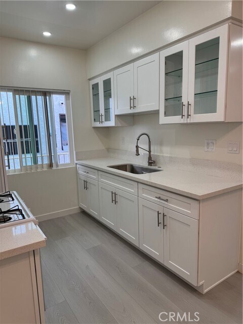 Building Photo - 580 W Stocker St