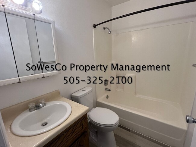 Building Photo - Two Bedroom 1.5 Bath With New Flooring, Pa...