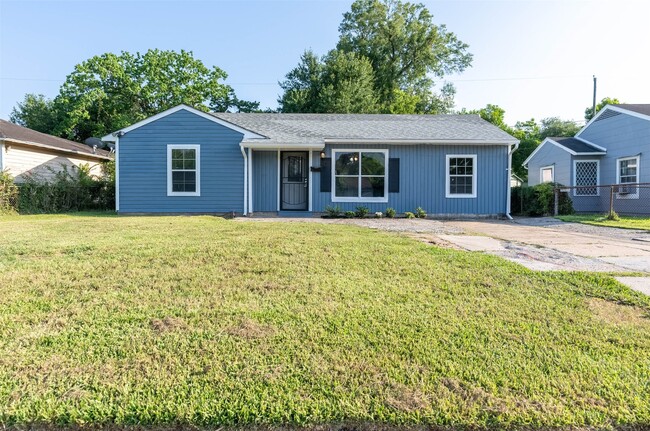 Building Photo - 3910 Luca St