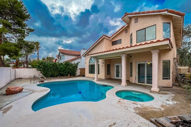 Building Photo - Modern Comfort with Pool & Spa in The Lakes – Solar Equipped Home